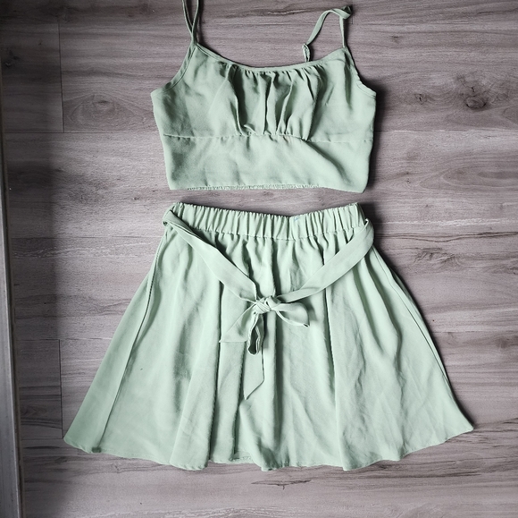 2 Piece Set - Picture 3 of 7